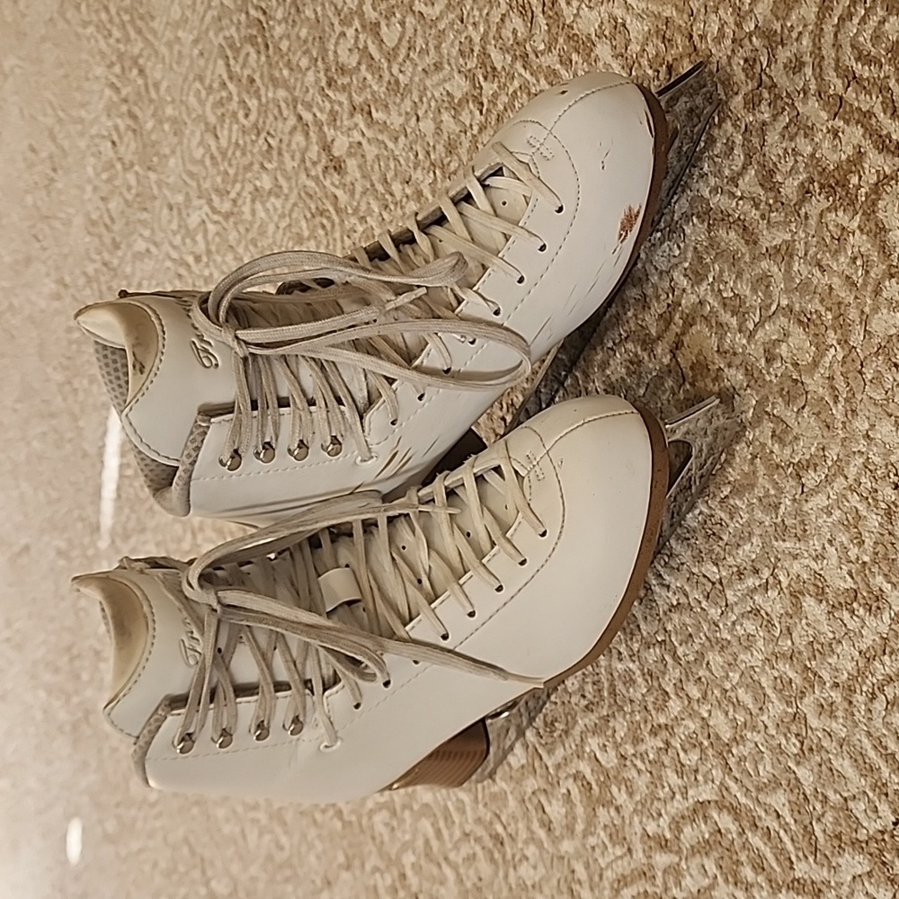 Jackson Freestyle Women's 7.5 R Figure Ice Skates - Figure Skating Boots